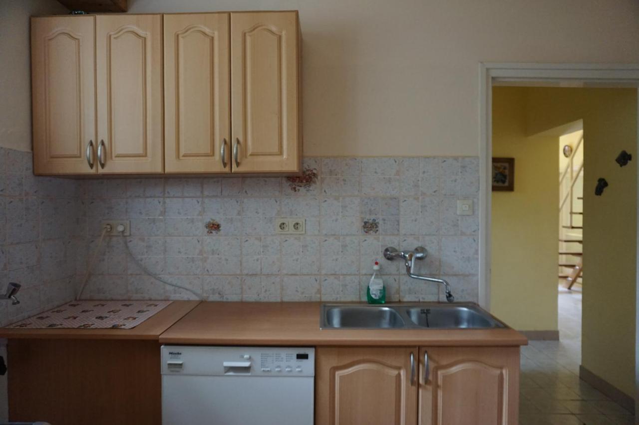 דירות Szolad Grosses Ferienhaus Plattensee Balaton - Nyaralo Haz 6 Szobaval, 5 Fuerdoszobaval, 3000 Nm מראה חיצוני תמונה