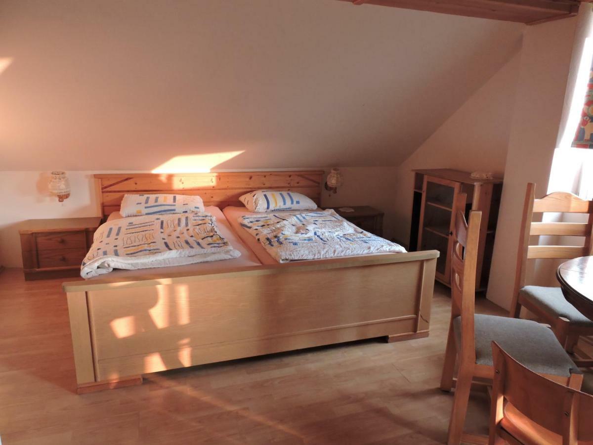 דירות Szolad Grosses Ferienhaus Plattensee Balaton - Nyaralo Haz 6 Szobaval, 5 Fuerdoszobaval, 3000 Nm מראה חיצוני תמונה